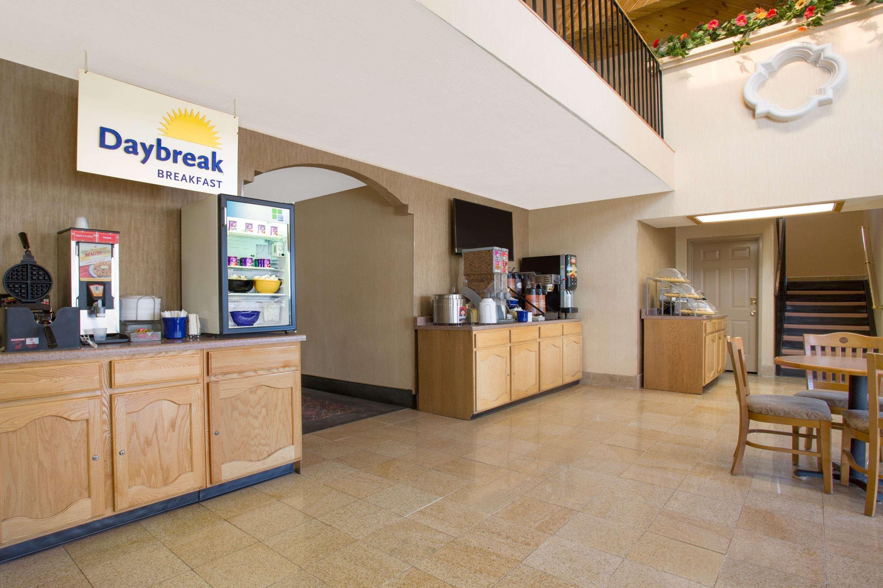 Days Inn & Suites By Wyndham Red Rock-Gallup Exterior photo
